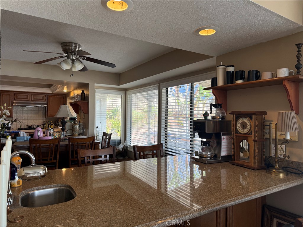 6087 Vineyard Avenue Property Photo 10