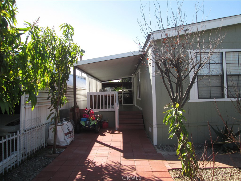 1025 S Riverside Avenue 112 Property Photo 3