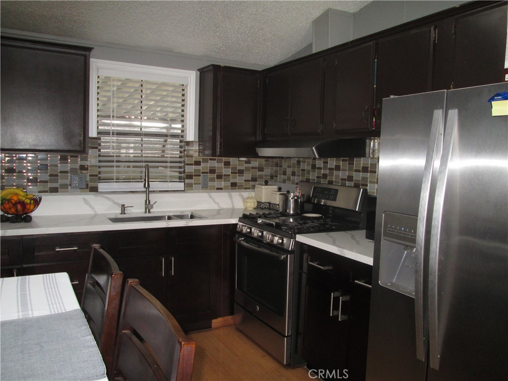 1025 S Riverside Avenue 112 Property Photo 16
