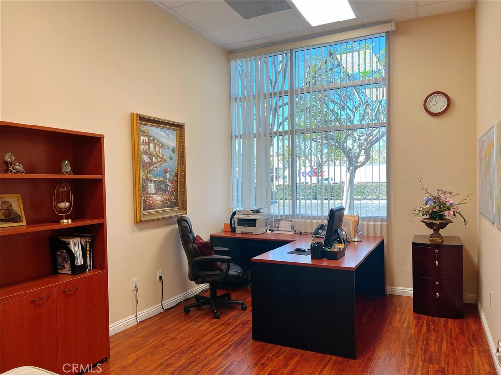 1115 S Grove Avenue 102 Property Photo 8