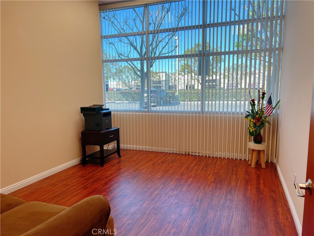 1115 S Grove Avenue 102 Property Photo 9