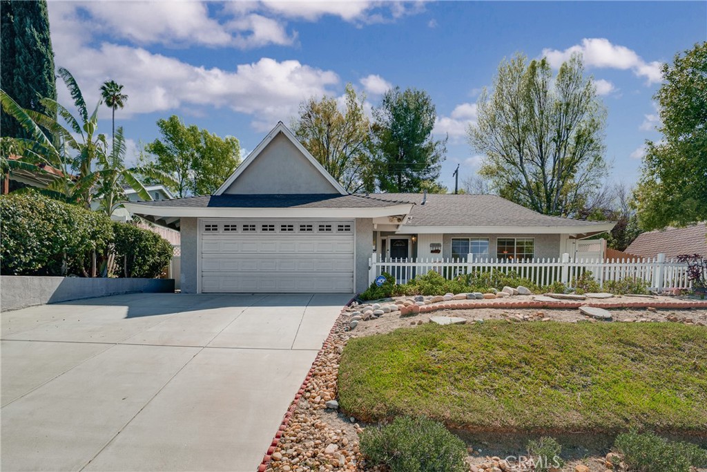 3044 E Valley View Avenue Property Photo