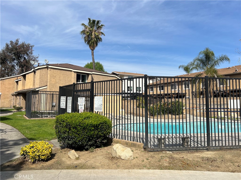 947 S Mountain Avenue Property Photo
