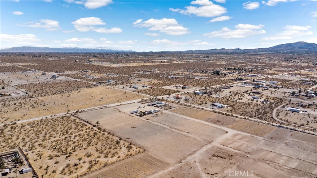 12702 Pine Tree Road Property Photo 6