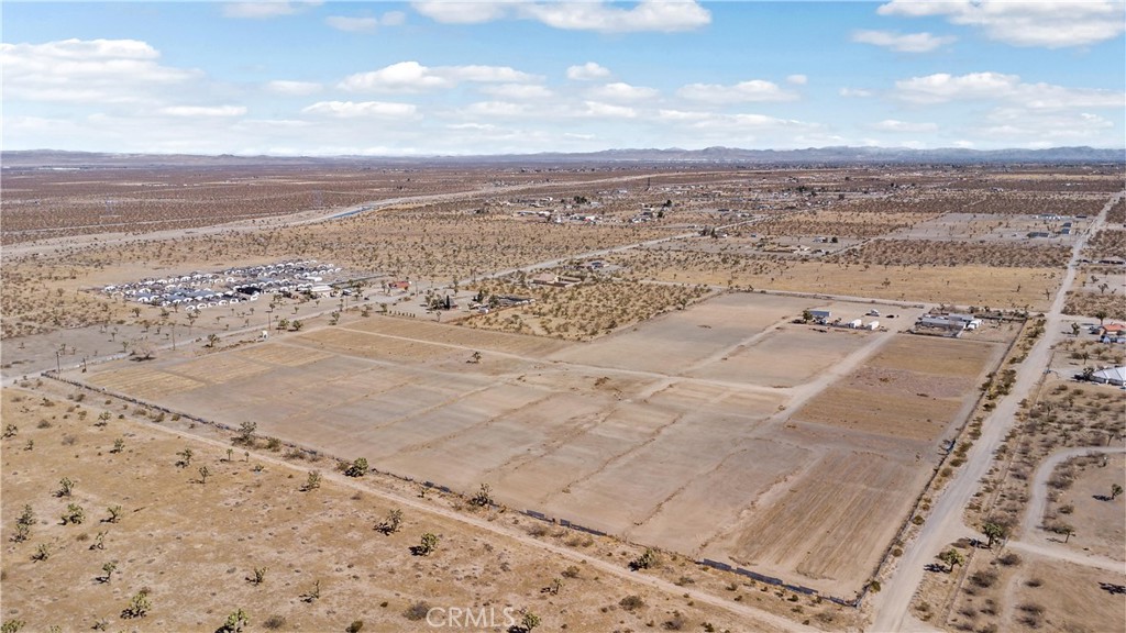 12702 Pine Tree Road Property Photo 8
