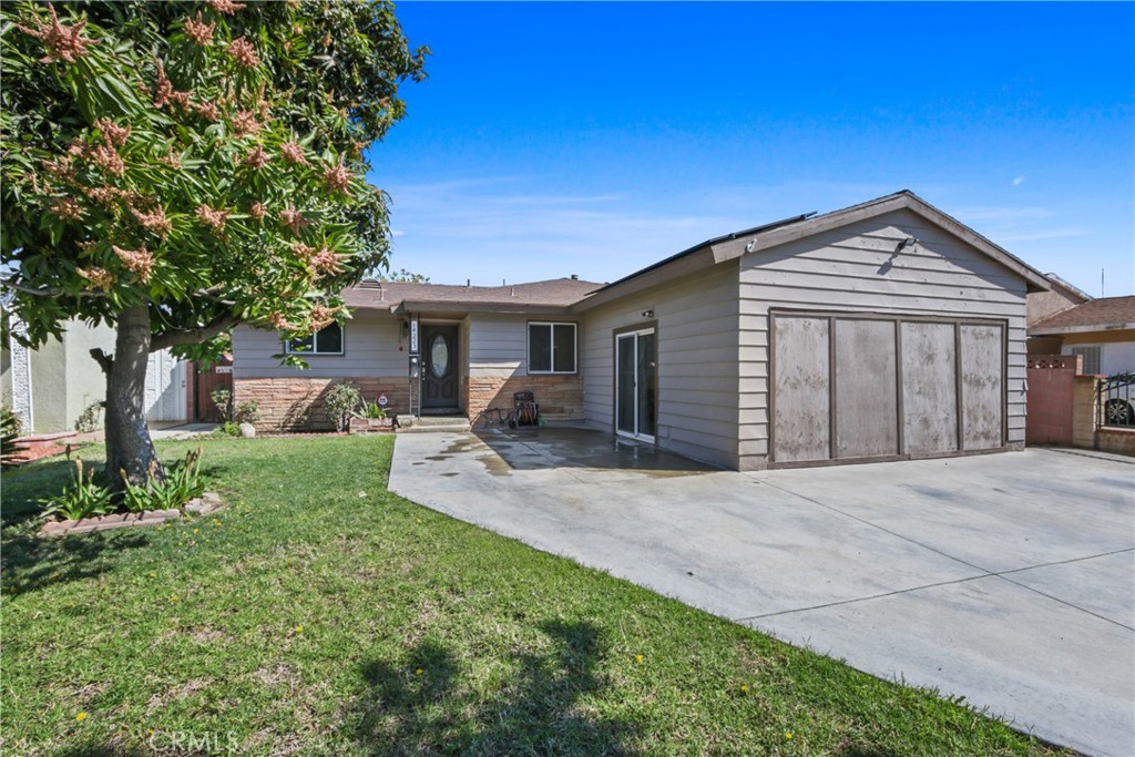 14223 E Shaver Street Property Photo