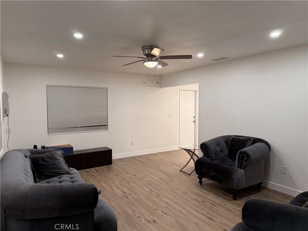 1354 W King Street Property Photo 6