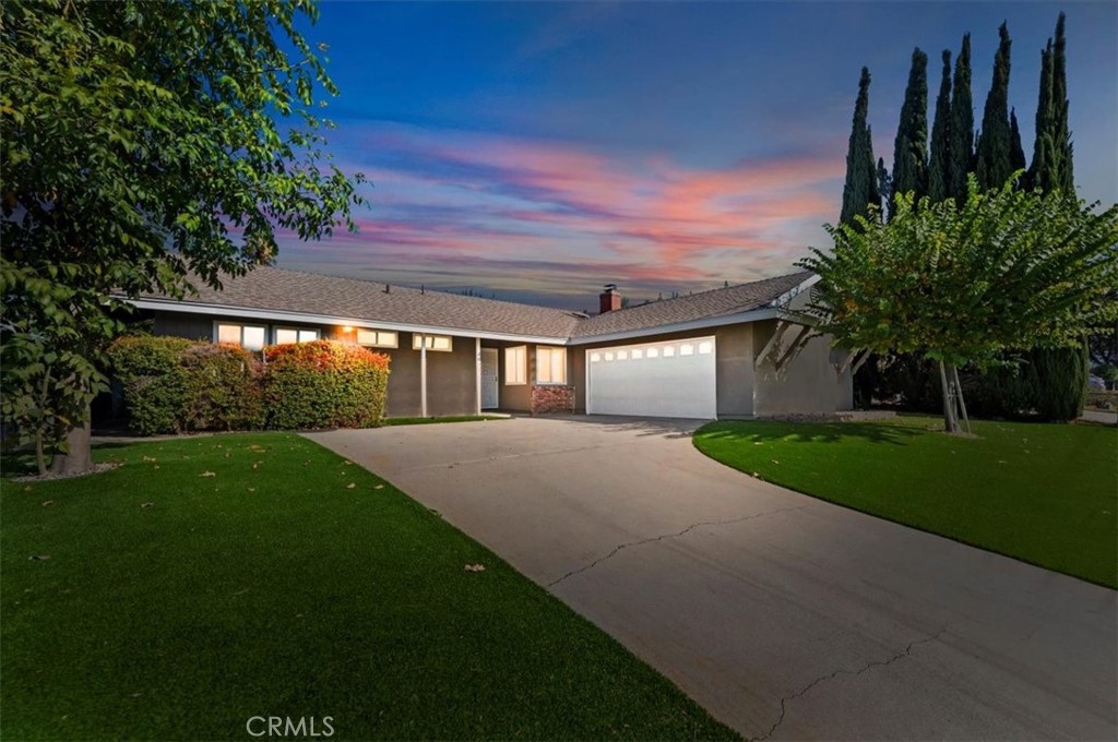 2637 E Fenmead Street Property Photo