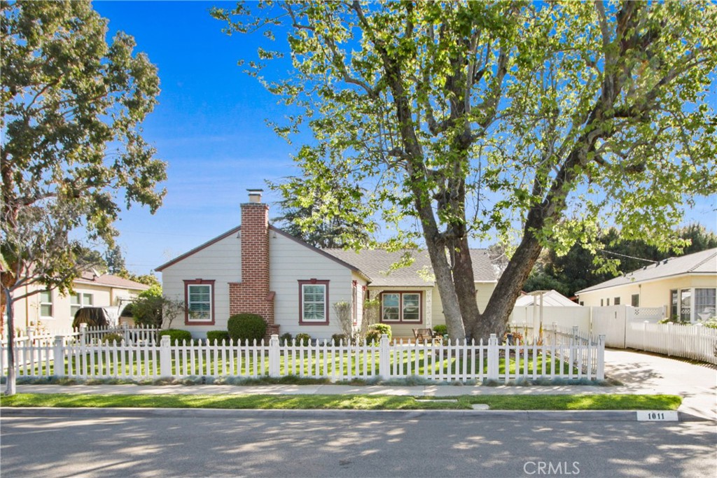 1011 N Towner Street Property Photo
