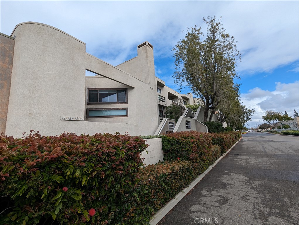 12586 Montecito Road 6 Property Photo