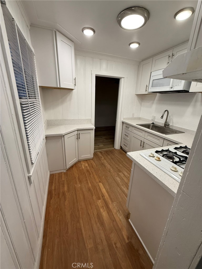 17405 Arrow Boulevard Property Photo 5