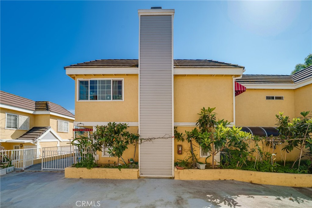 521 Sefton Avenue E Property Photo