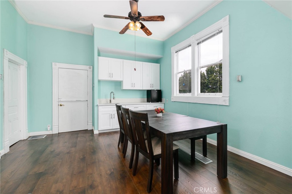 961 W Holt Boulevard Property Photo 16