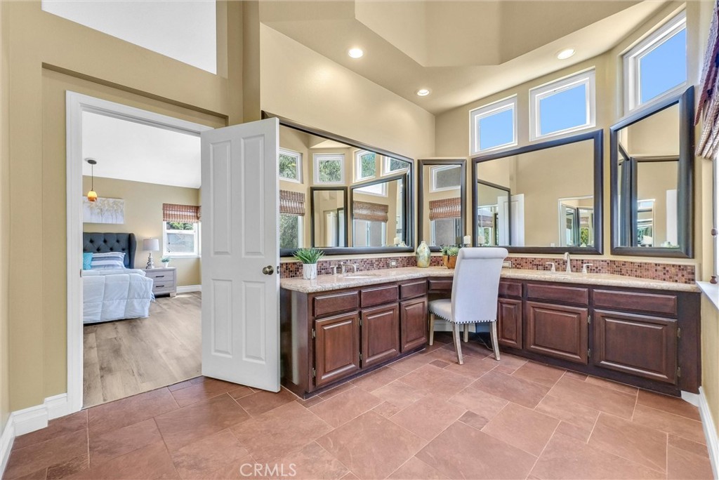 1 El Vecino Place Property Photo 29