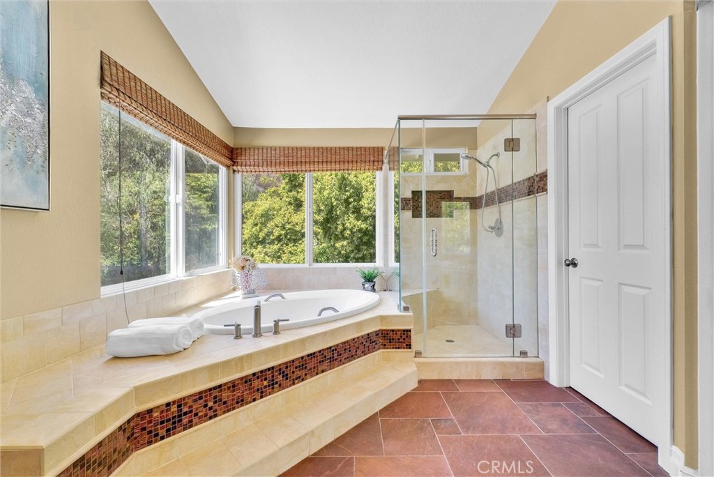 1 El Vecino Place Property Photo 30