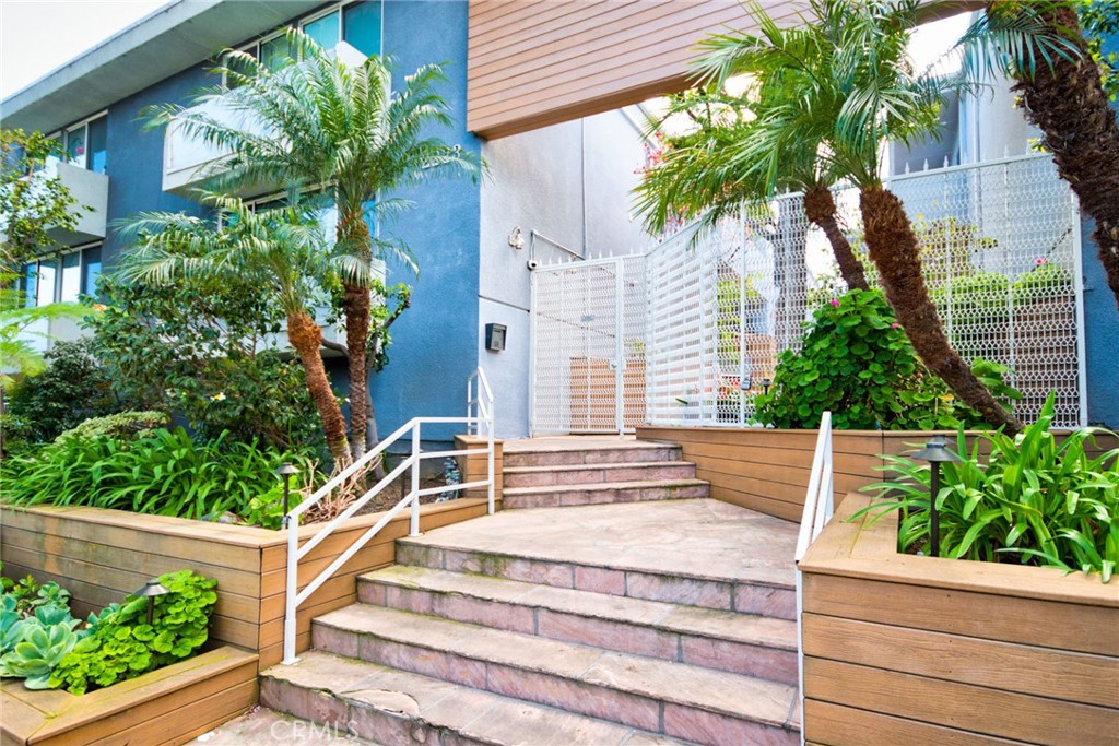 2223 S Bentley Avenue 204 Property Photo 1