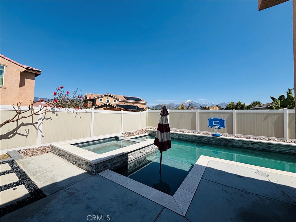 1466 Elliott Court Property Photo 2