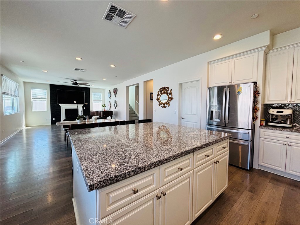 1466 Elliott Court Property Photo 4