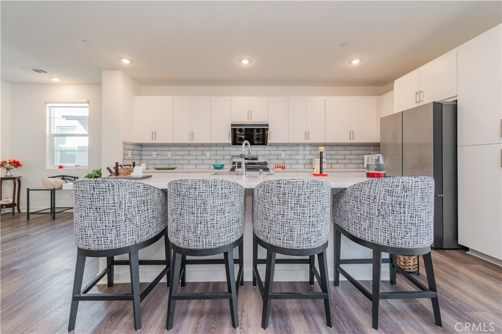 15842 Caterpillar Drive Property Photo 4