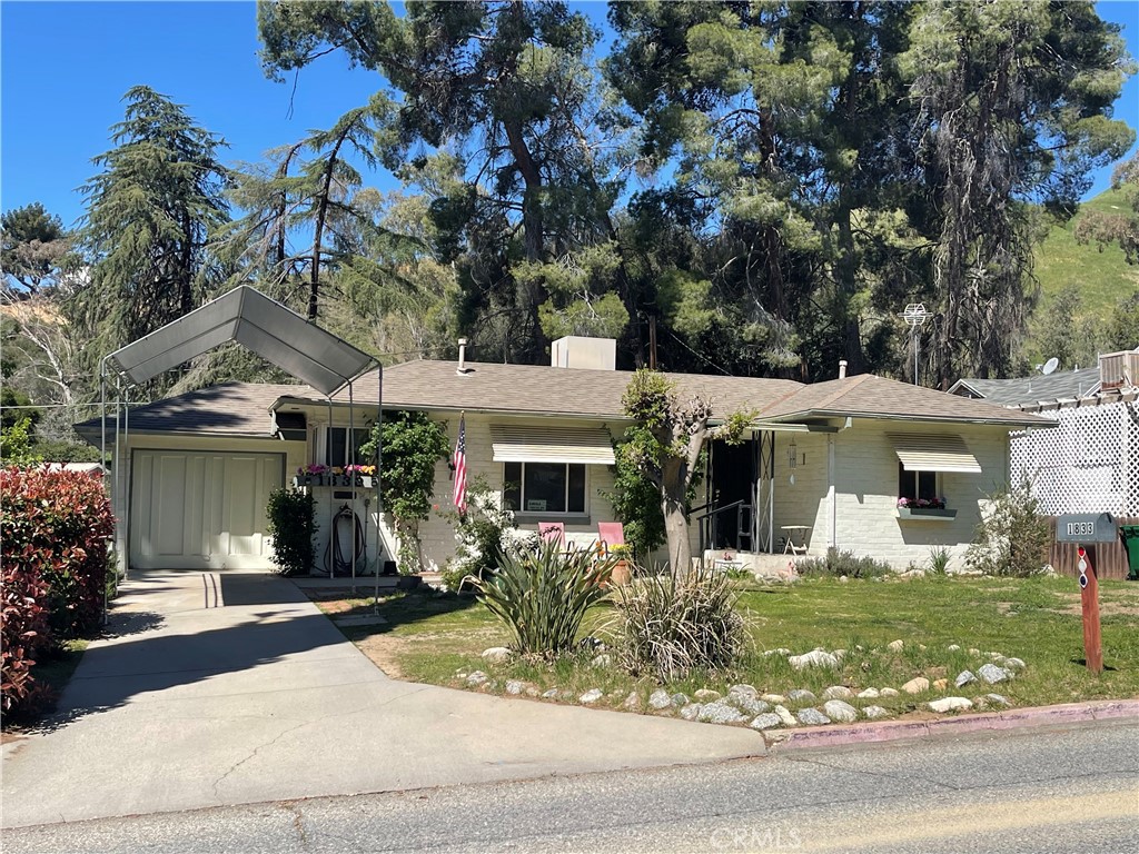 1833 N San Gorgonio Avenue Property Photo 2