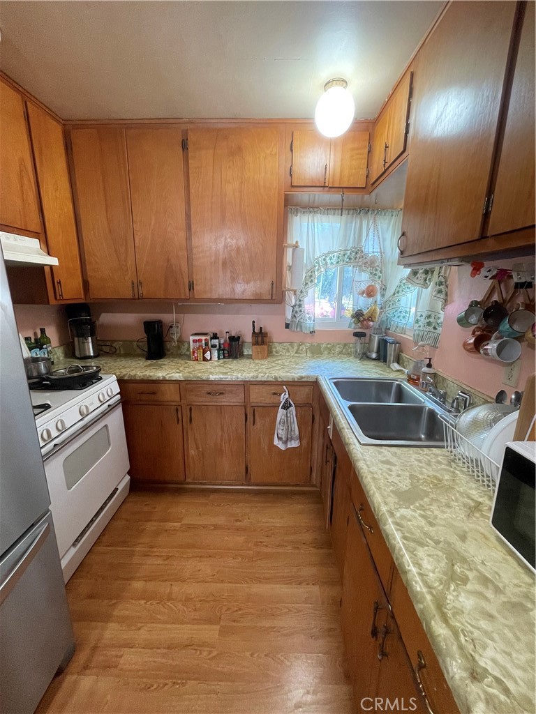 1833 N San Gorgonio Avenue Property Photo 4