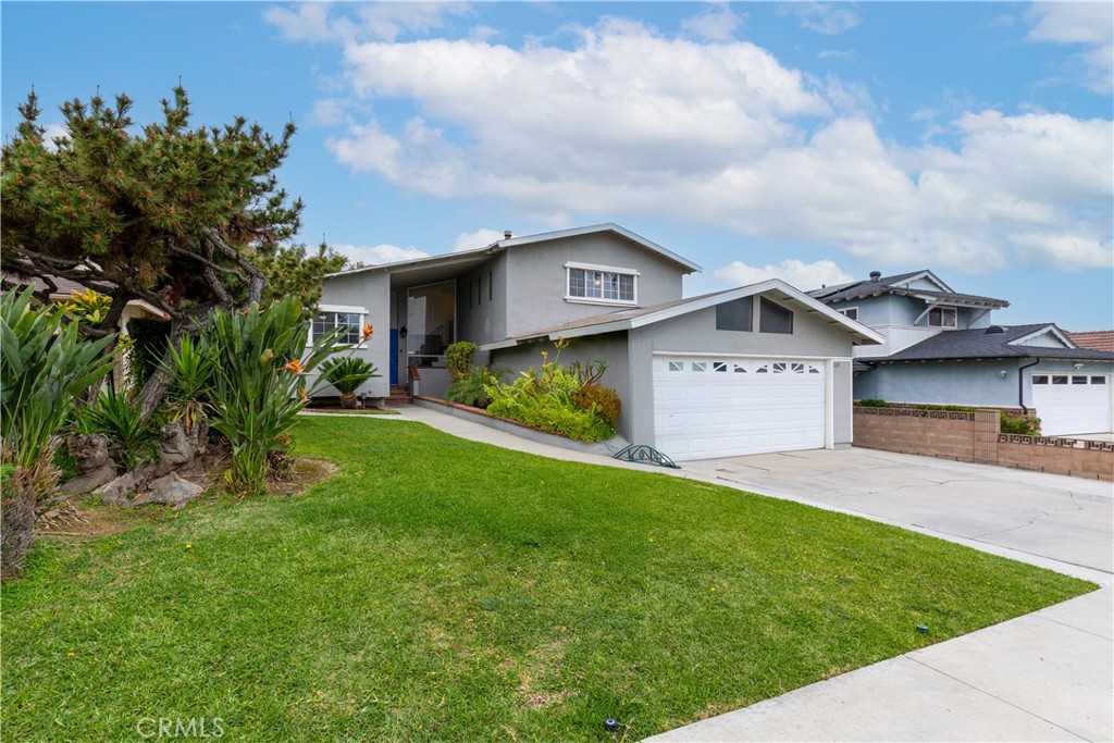 1635 N Greycastle Avenue Property Photo 2