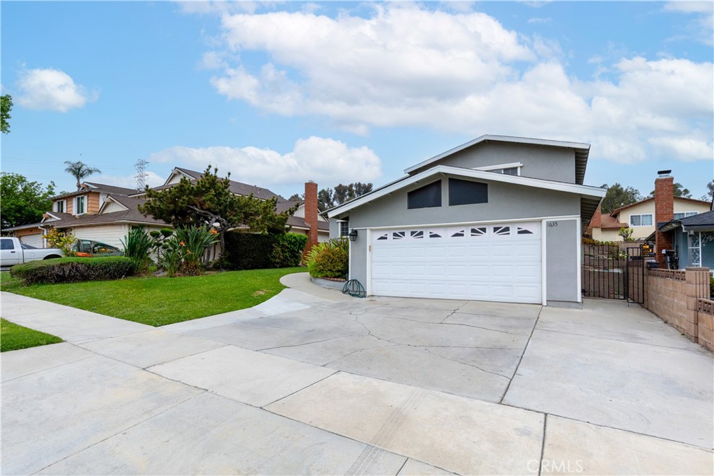 1635 N Greycastle Avenue Property Photo 3