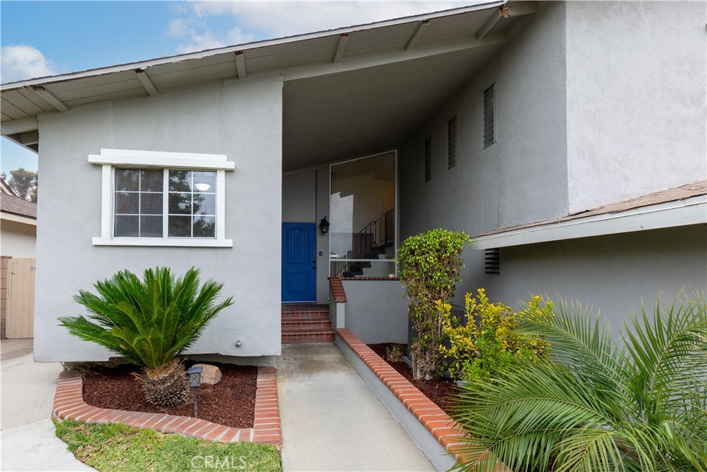 1635 N Greycastle Avenue Property Photo 4