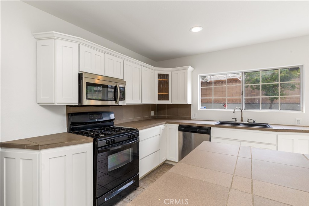 1635 N Greycastle Avenue Property Photo 8