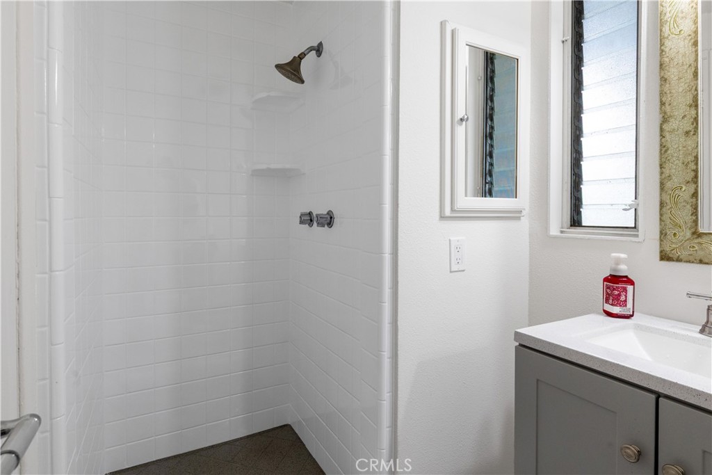 1635 N Greycastle Avenue Property Photo 10
