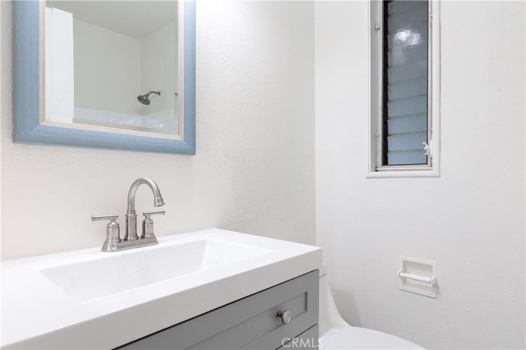 1635 N Greycastle Avenue Property Photo 12