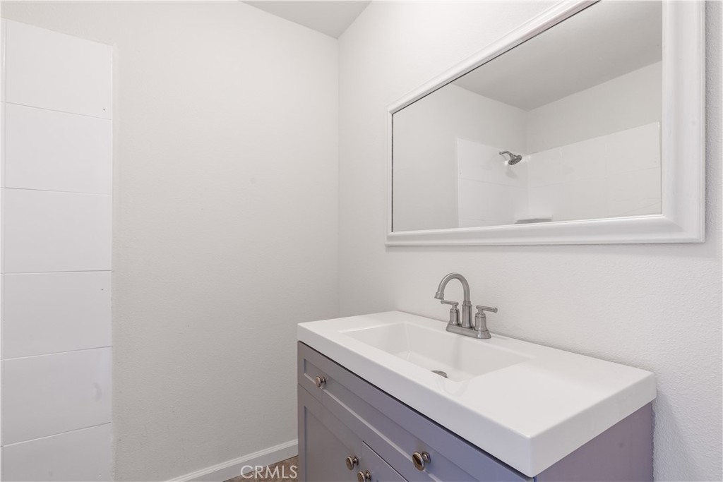 1635 N Greycastle Avenue Property Photo 13
