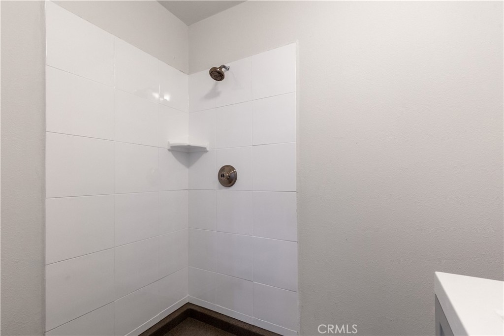 1635 N Greycastle Avenue Property Photo 14
