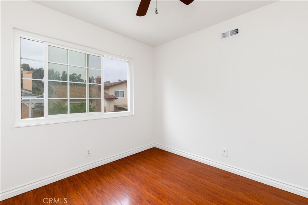 1635 N Greycastle Avenue Property Photo 20