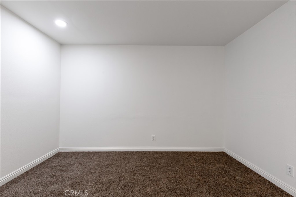 1635 N Greycastle Avenue Property Photo 28