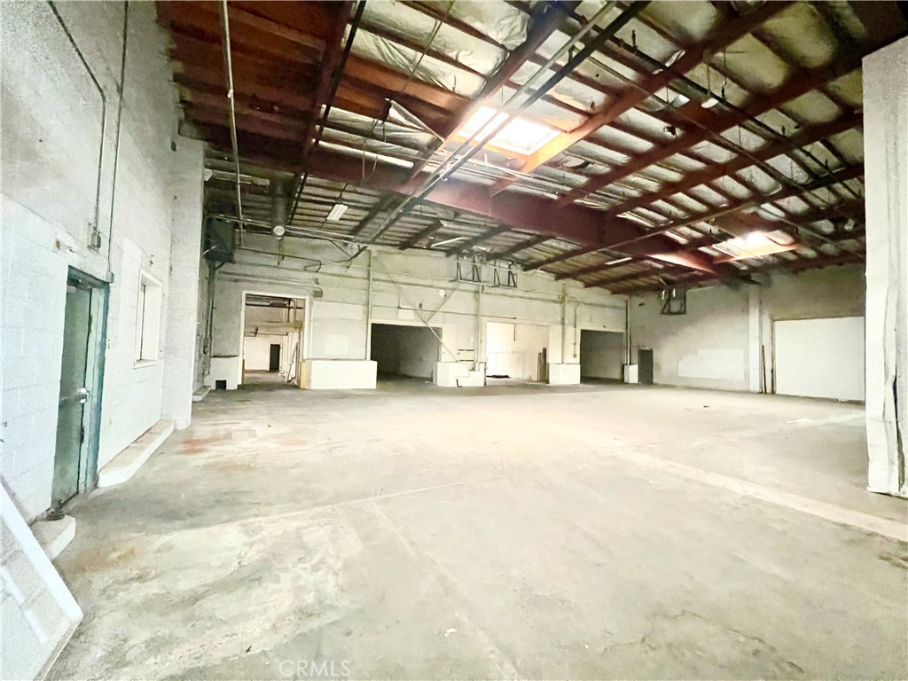 223 W B Street Property Photo 4