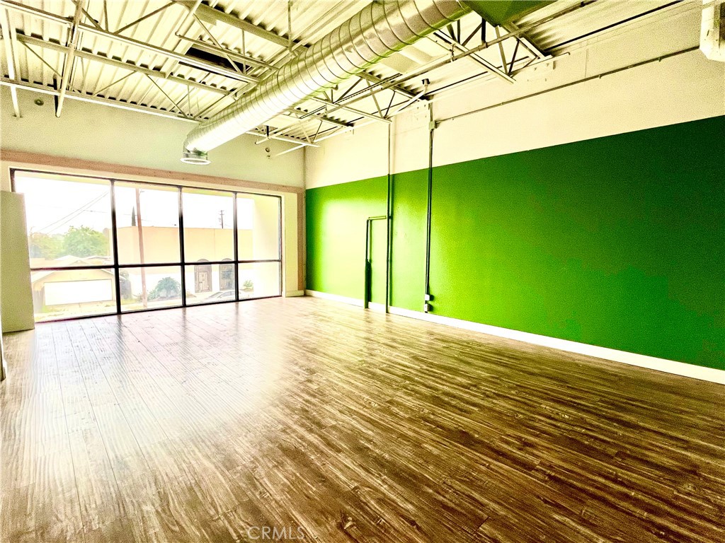 223 W B Street Property Photo 6