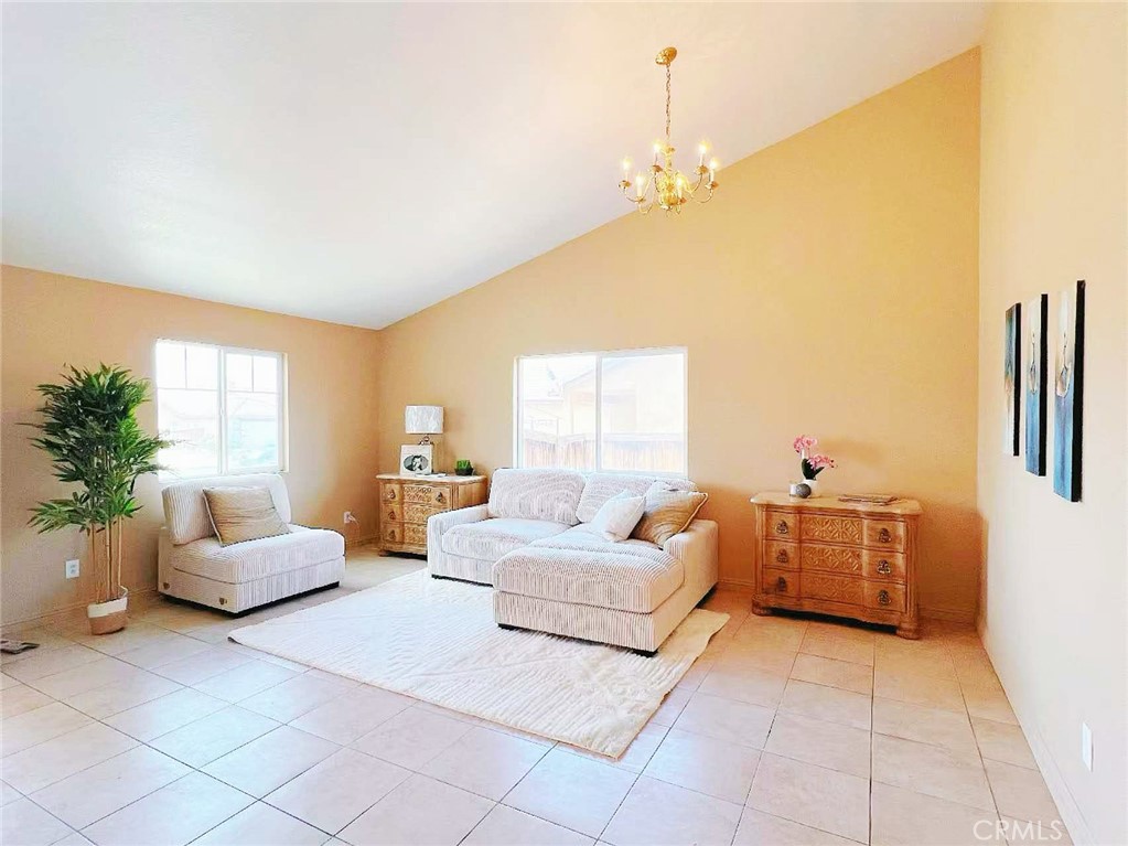 14627 Palm Street Property Photo 3