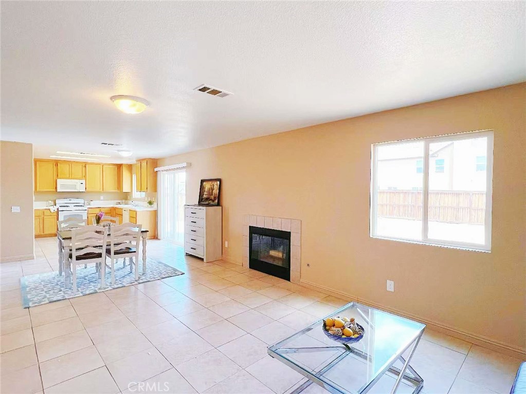 14627 Palm Street Property Photo 4