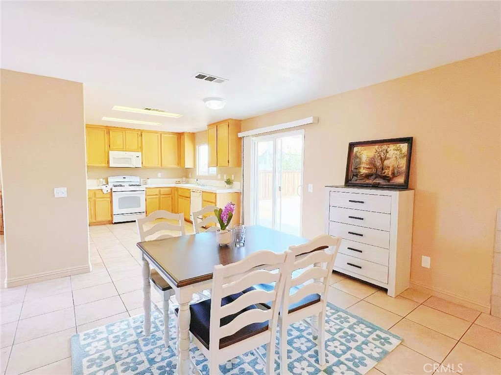 14627 Palm Street Property Photo 5