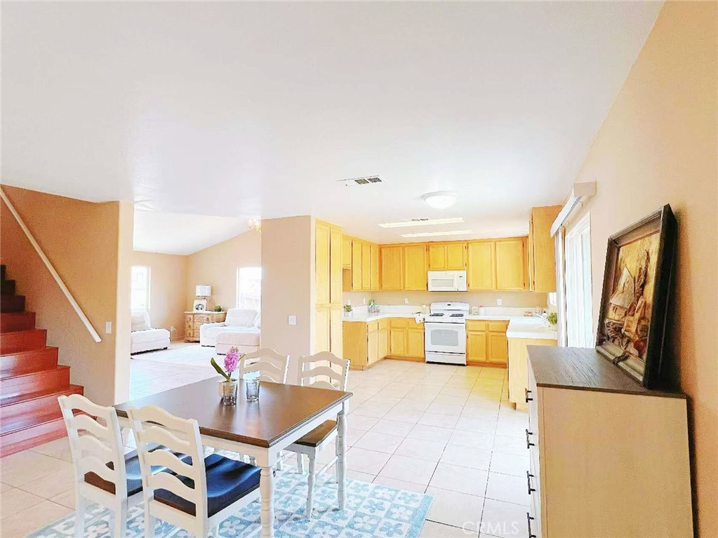 14627 Palm Street Property Photo 6