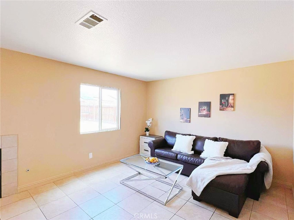 14627 Palm Street Property Photo 8