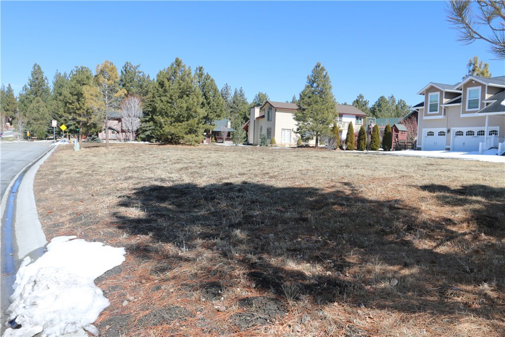 275 Meadow Circle N Property Photo 2