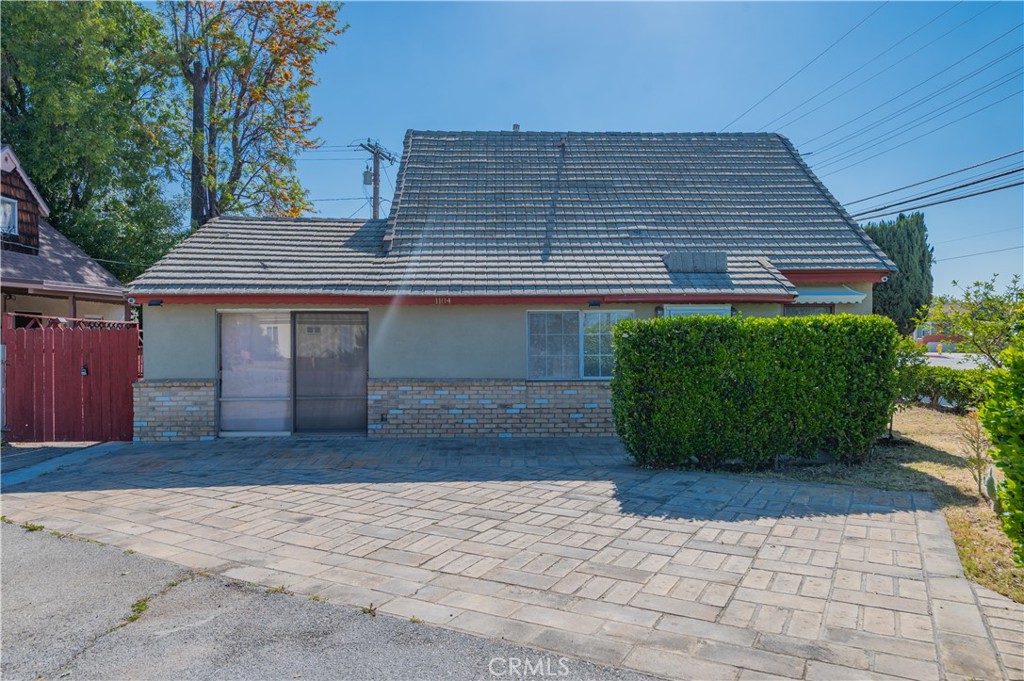 1104 N Fairvalley Avenue Property Photo 1
