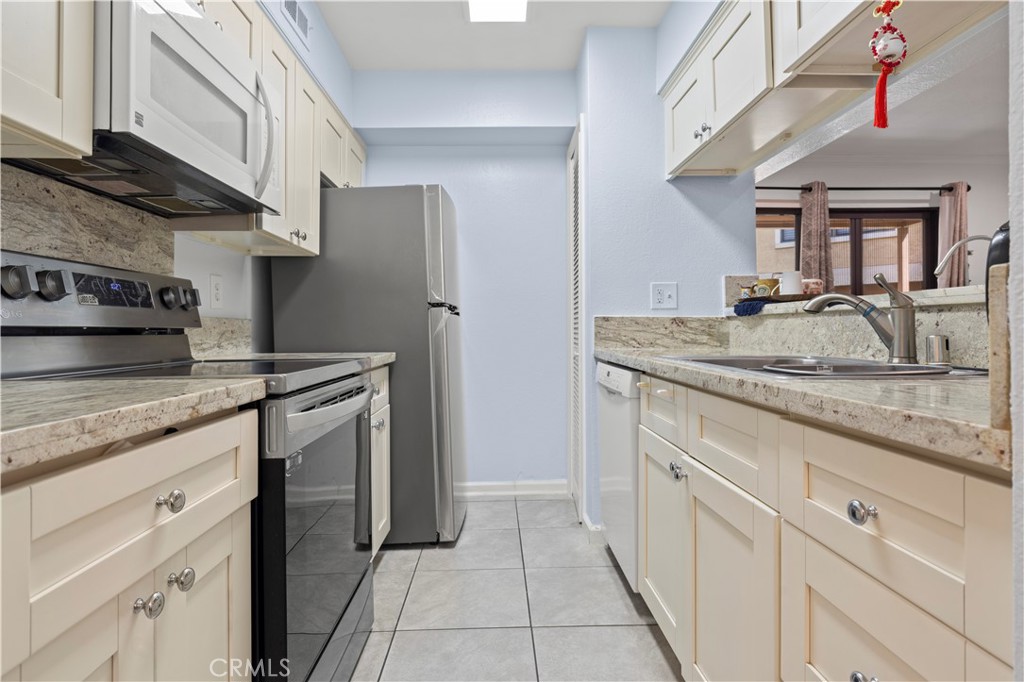 10655 Lemon Avenue 3107 Property Photo 8