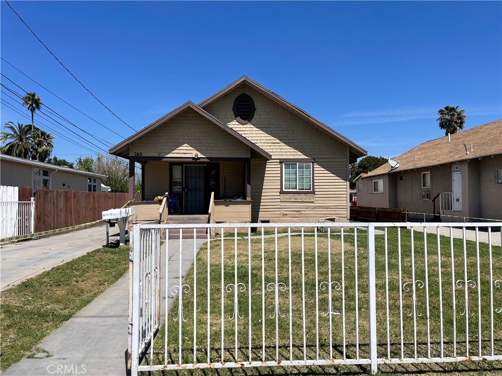 746 736 W 8th Street Property Photo 1