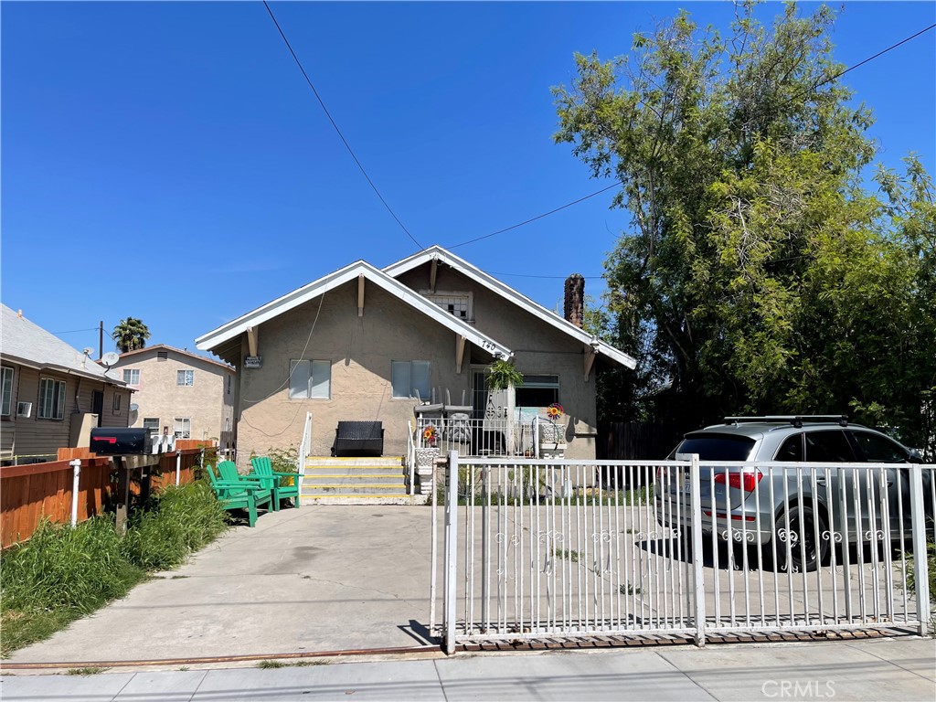 746 736 W 8th Street Property Photo 2