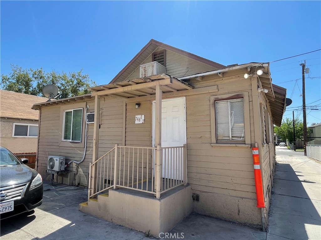 746 736 W 8th Street Property Photo 6