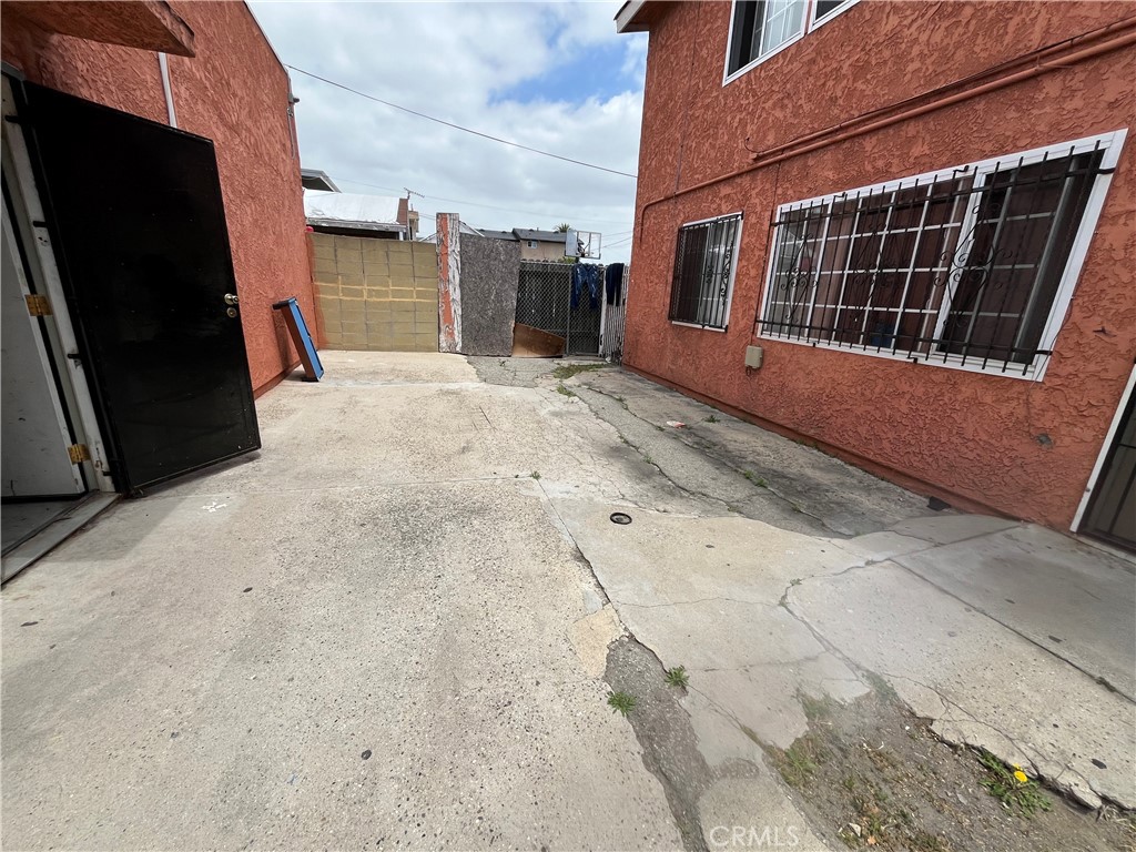 1312 N Wilmington Boulevard Property Photo 3