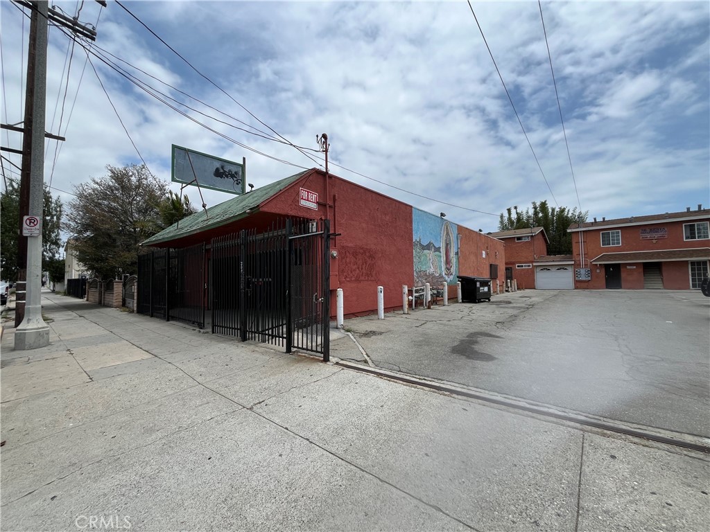 1312 N Wilmington Boulevard Property Photo 4
